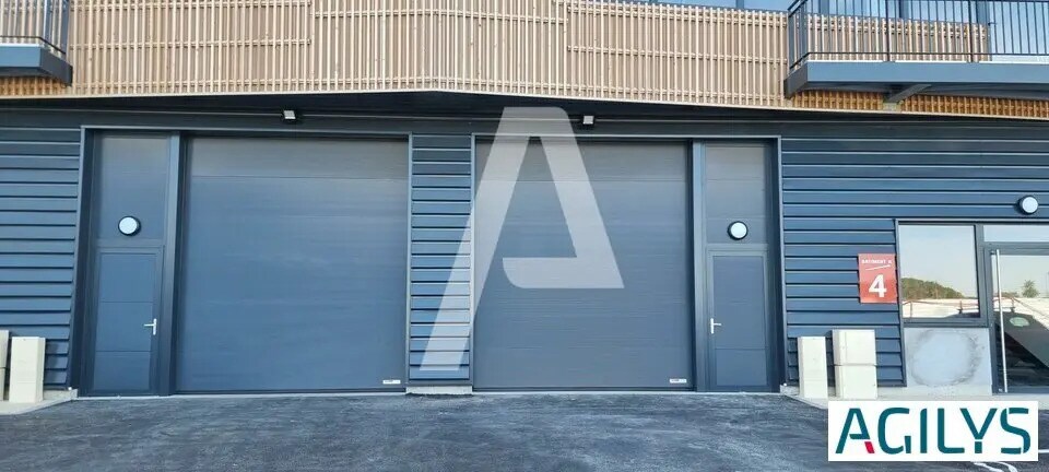 Local d'activités dans Moissy-Cramayel à vendre - Photo de l’immeuble – Image 2 sur 11