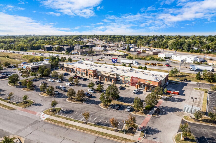 11601 E 40 Hwy, Kansas City, MO à louer - Photo principale – Image 1 sur 8