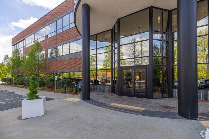 1 Highwood Dr, Tewksbury, MA à louer - Photo de l’immeuble – Image 3 sur 5
