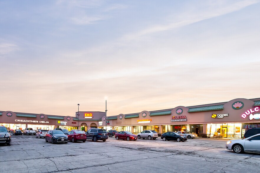 5046-5210 W Pike Plaza Rd, Indianapolis, IN à louer - Photo principale – Image 1 sur 5