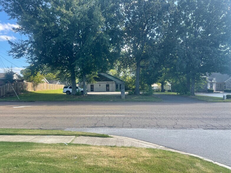 84 W University Pky, Jackson, TN à vendre - Photo de l’immeuble – Image 2 sur 22