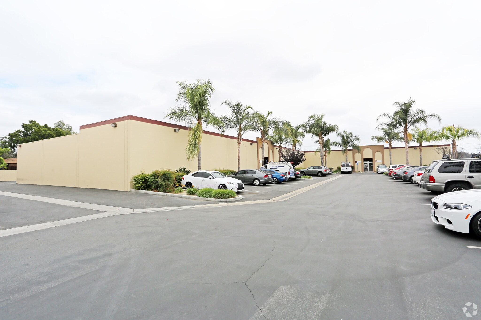 4390-4404 E La Palma Ave, Anaheim, CA à louer Photo principale– Image 1 sur 8