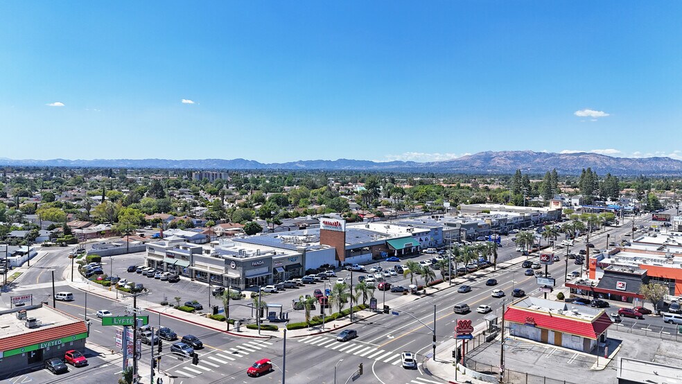 9081 Woodman Ave, Arleta, CA à louer - Photo de l’immeuble – Image 1 sur 8