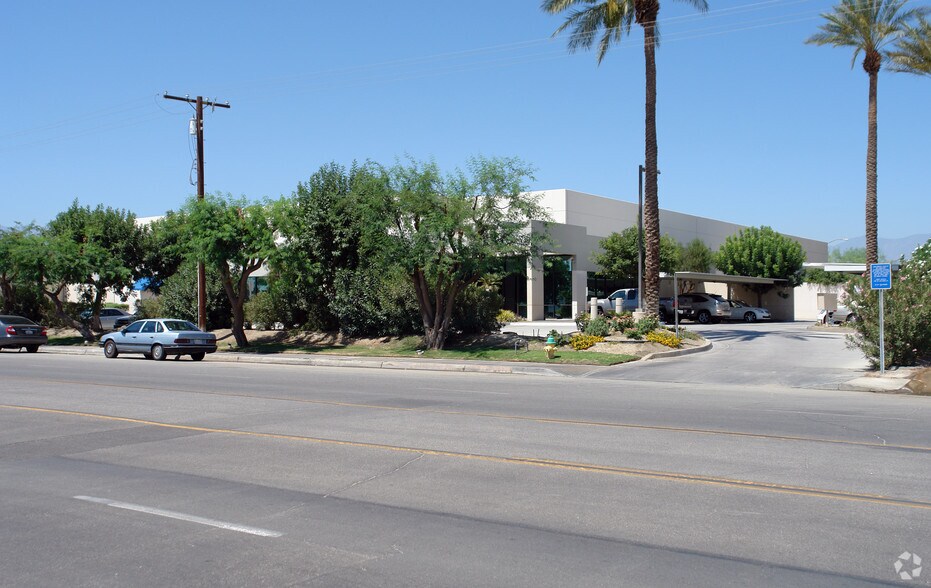 39755 Berkey Dr, Palm Desert, CA à louer - Photo principale – Image 1 sur 8