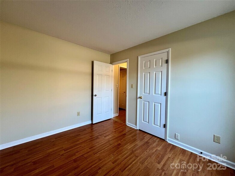 1 Wesley Branch Rd, Asheville, NC à vendre - Photo de l’immeuble – Image 3 sur 5
