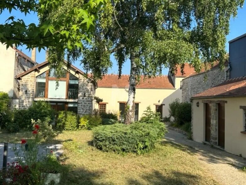 Bureau dans Évry-Courcouronnes à vendre - Photo de l’immeuble – Image 1 sur 13