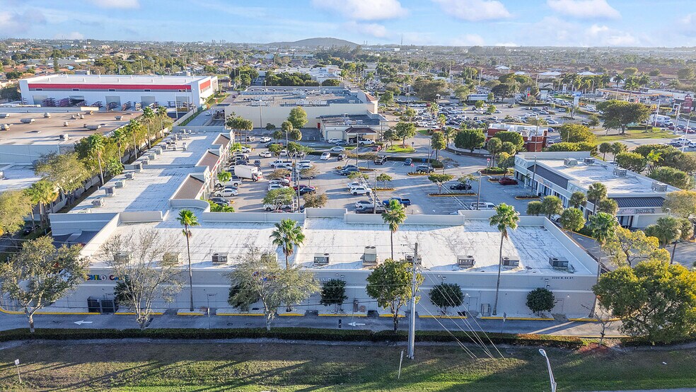 3300-3320 W 84th St, Hialeah, FL à louer - Aérien – Image 2 sur 19