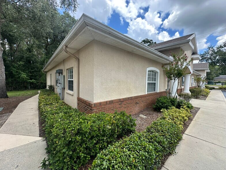 10960 Sheldon Rd, Tampa, FL à vendre - Photo de l’immeuble – Image 3 sur 16