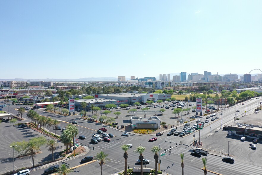1155-1159 E Twain Ave, Las Vegas, NV à louer - Photo de l’immeuble – Image 1 sur 6