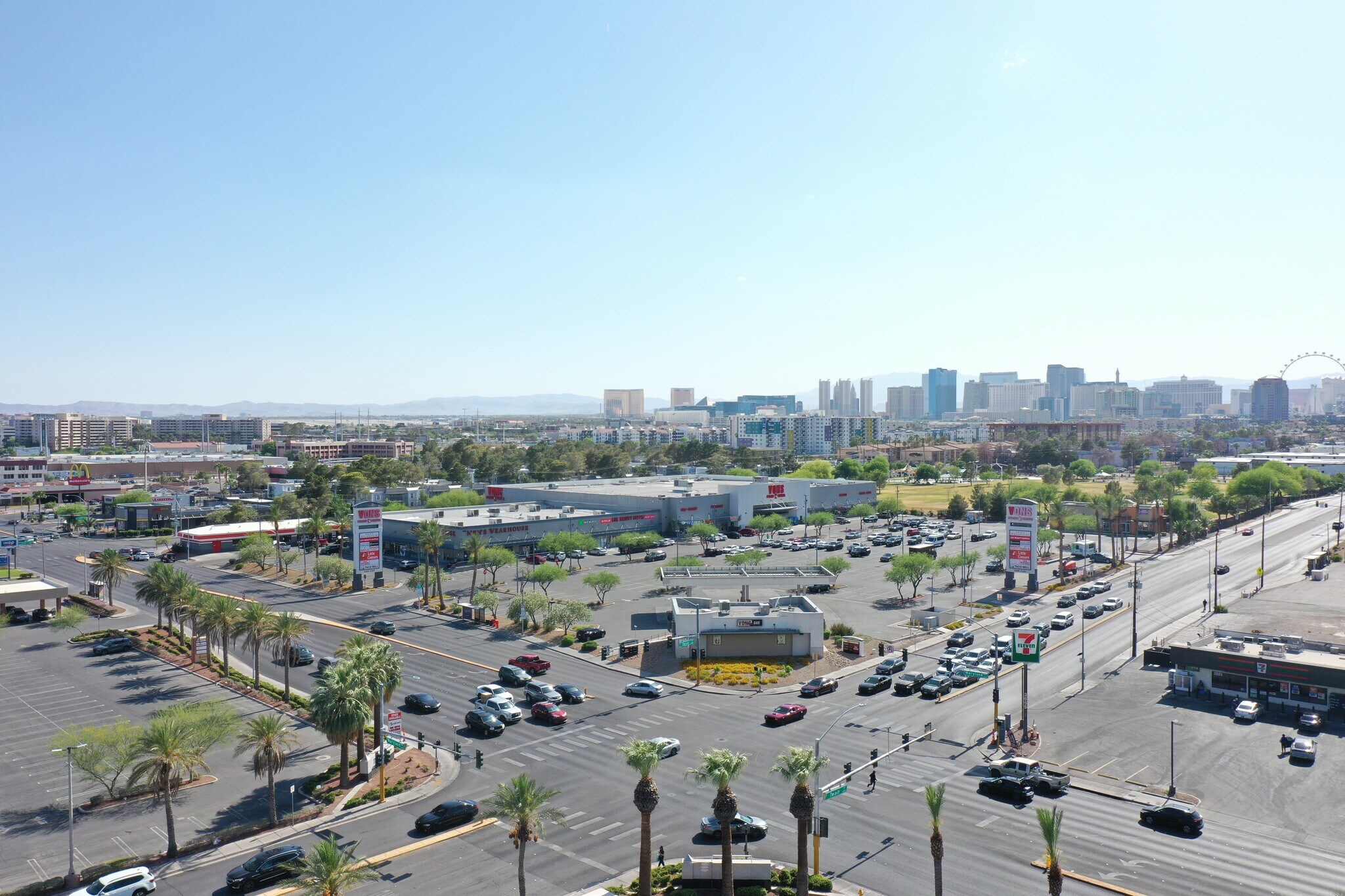 1155-1159 E Twain Ave, Las Vegas, NV à louer Photo principale– Image 1 sur 7