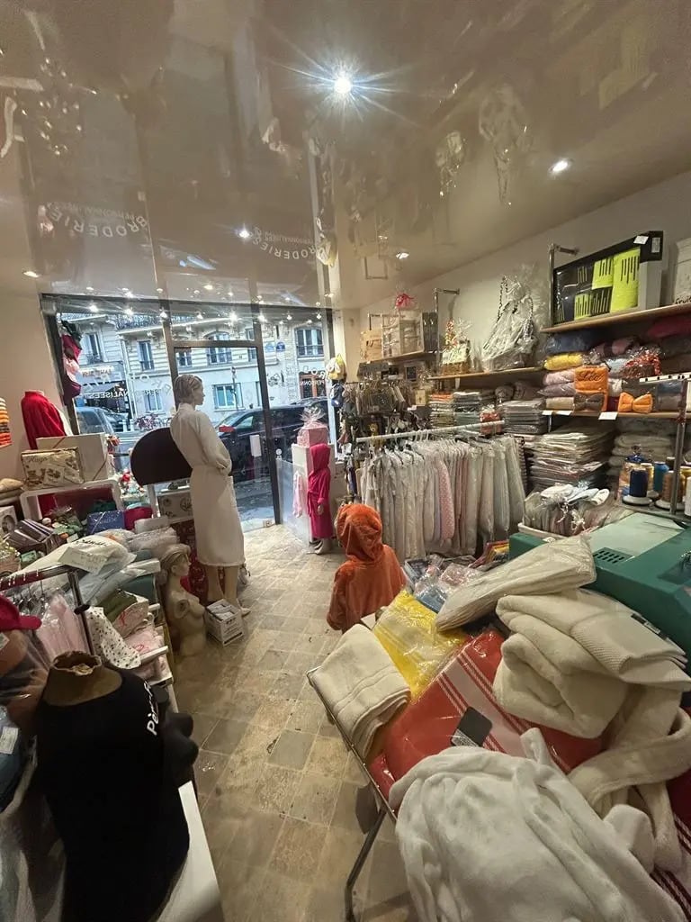 Local commercial dans Paris à louer Photo de l’immeuble– Image 1 sur 3