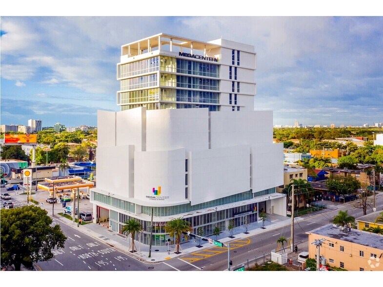 420 SW 7th St, Miami, FL à louer - Photo de l’immeuble – Image 1 sur 12