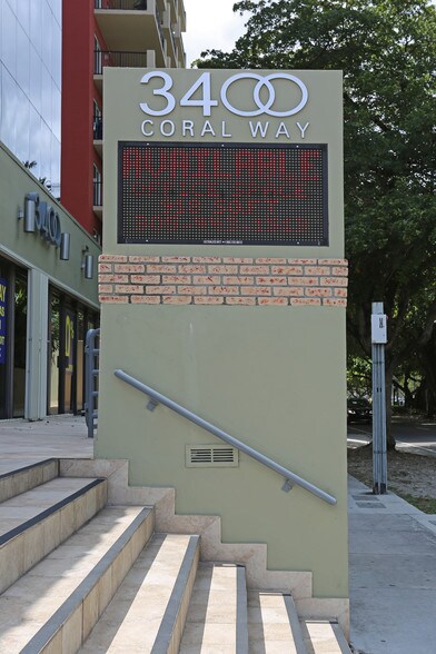 3400 Coral Way, Coral Gables, FL à louer - Photo de l’enseigne sur pylône – Image 2 sur 19
