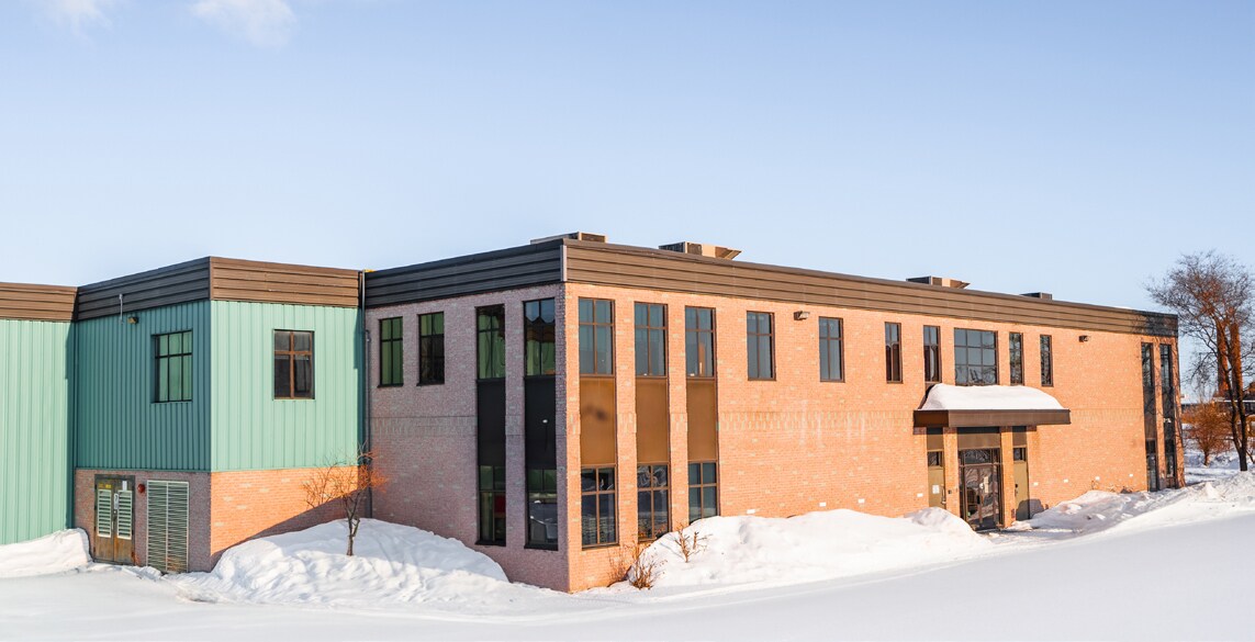 5065-5067 Rue Ontario E, Montréal, QC à louer Photo de l’immeuble– Image 1 sur 5