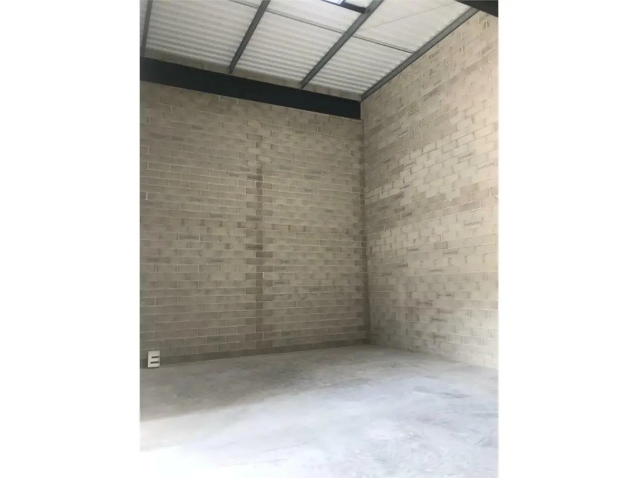 Local d’activités dans Goussainville à louer Photo de l’immeuble– Image 1 sur 5