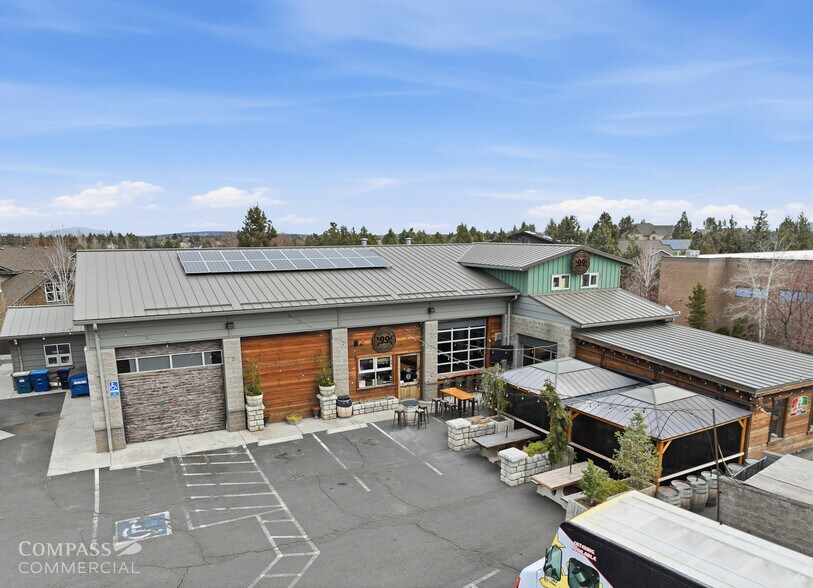63063 Layton Ave, Bend, OR à vendre - Photo de l’immeuble – Image 1 sur 31