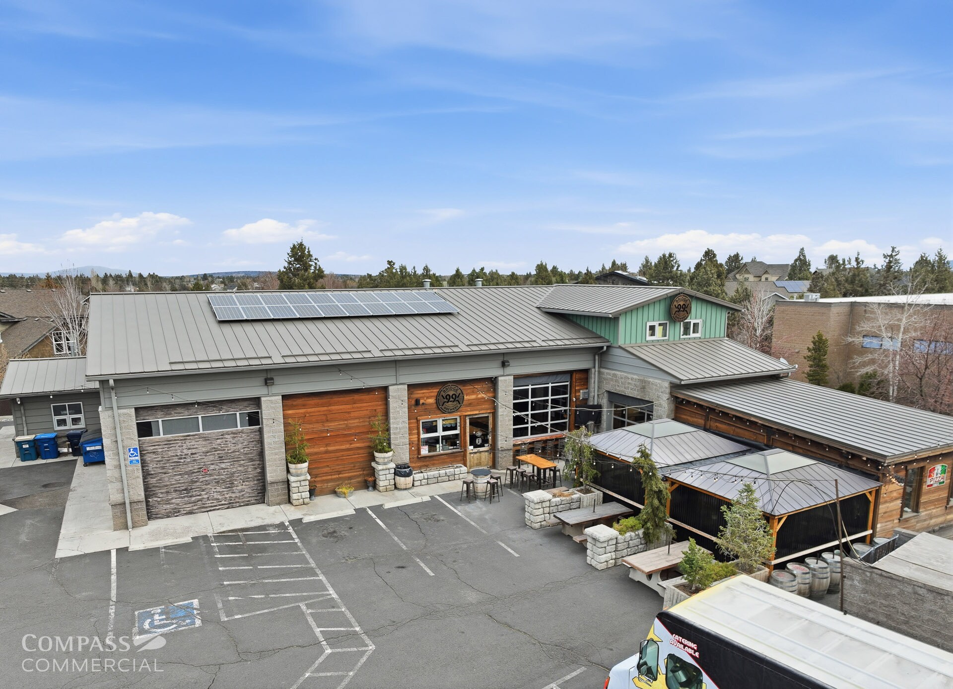 63063 Layton Ave, Bend, OR à vendre Photo de l’immeuble– Image 1 sur 32