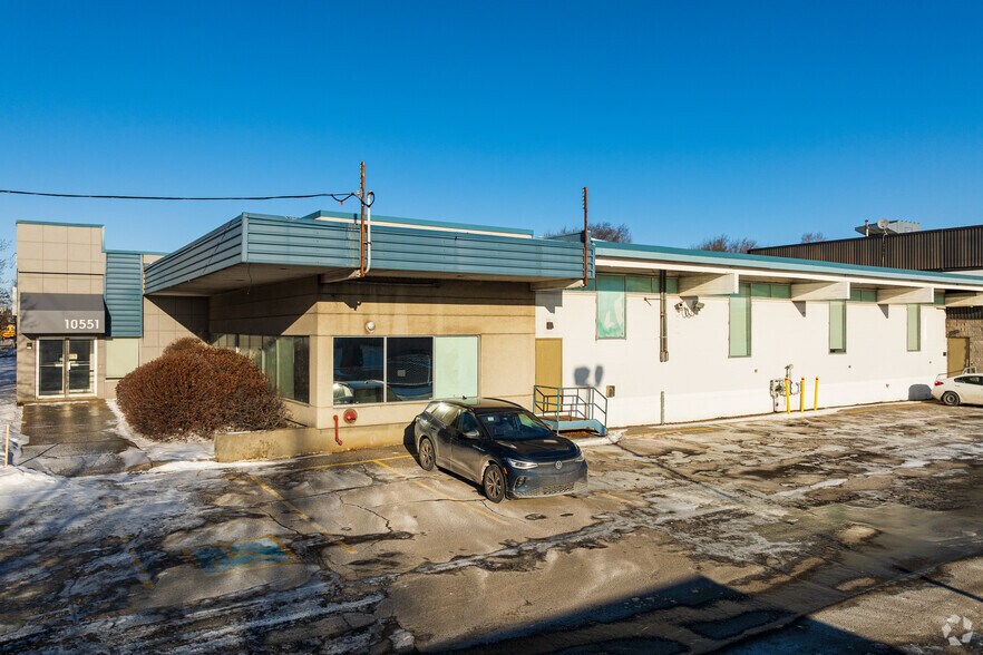 10551 Boul Ray-Lawson, Montréal, QC à louer - Photo de l’immeuble – Image 3 sur 4