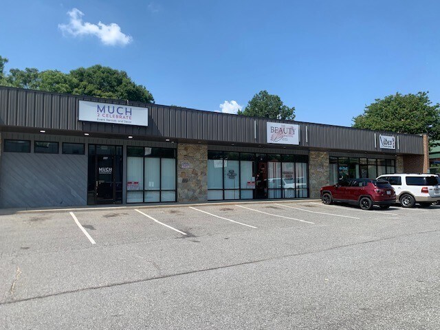 806 E Franklin Blvd, Gastonia, NC à louer - Photo de l’immeuble – Image 2 sur 13