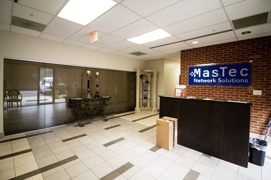 2189 Parkway Lake Dr, Birmingham, AL à vendre - Hall d’entrée – Image 2 sur 11