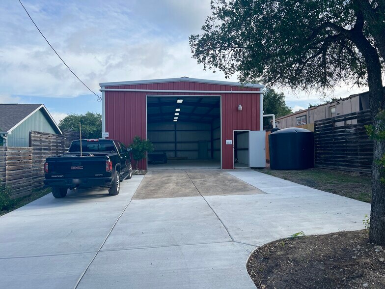 15114 Iowa St, Austin, TX à vendre - Photo de l’immeuble – Image 3 sur 15