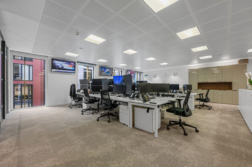 5 Hanover Sq, Londres à louer - Photo de l’immeuble – Image 3 sur 6