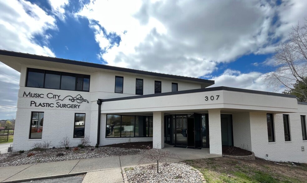 307 Southgate Ct, Brentwood, TN à louer - Photo de l’immeuble – Image 2 sur 26