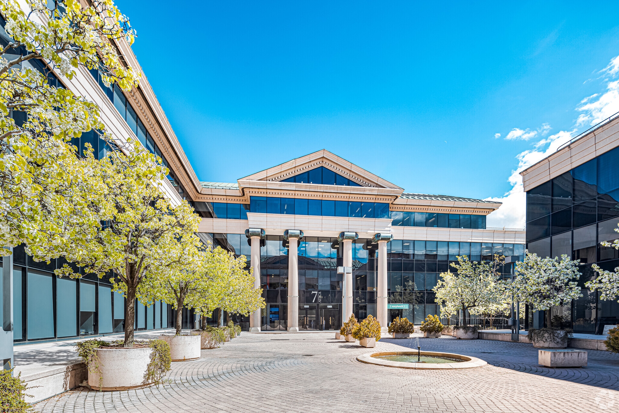 Vía De Las Dos Castillas, 33, Pozuelo de Alarcón, Madrid à louer Photo principale– Image 1 sur 22