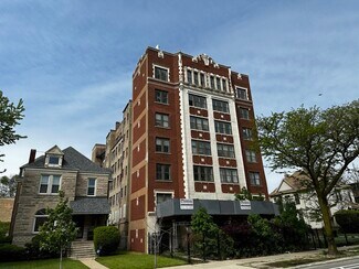 Plus de détails pour 7456 S Shore Dr, Chicago, IL - Logement à vendre