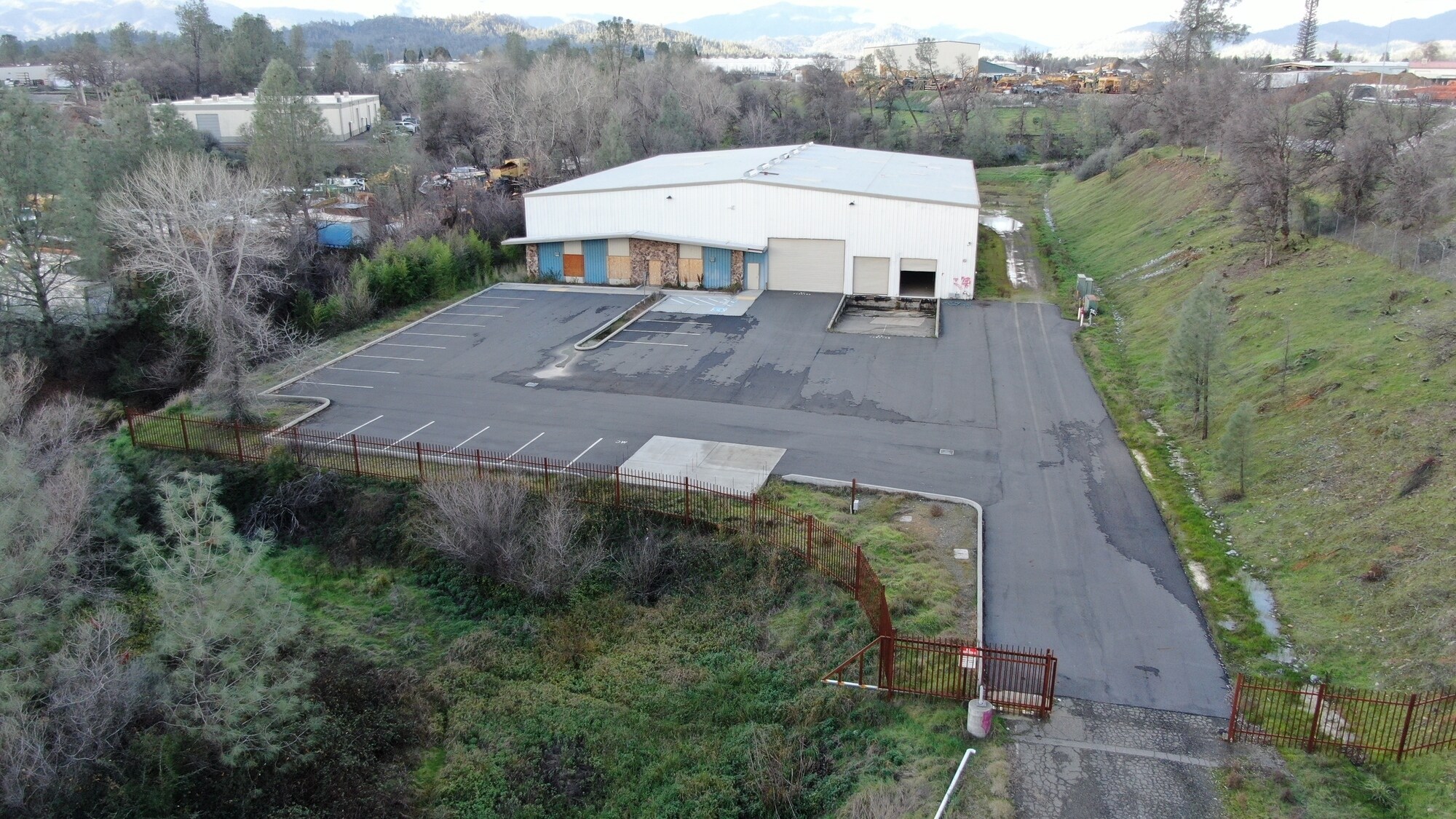 4948 Caterpillar Rd, Redding, CA à vendre Photo principale– Image 1 sur 17