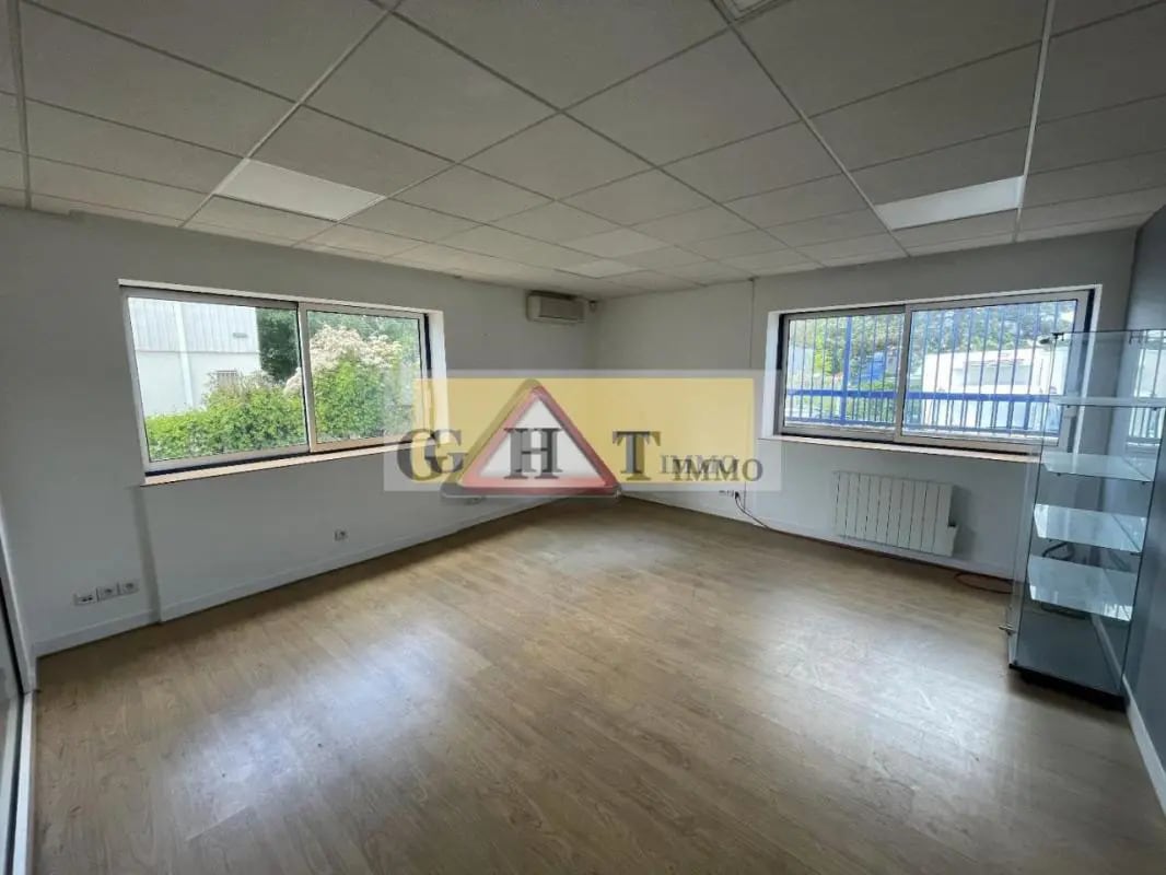 Bureau dans Épinay-sous-Sénart à louer Photo intérieure– Image 1 sur 35