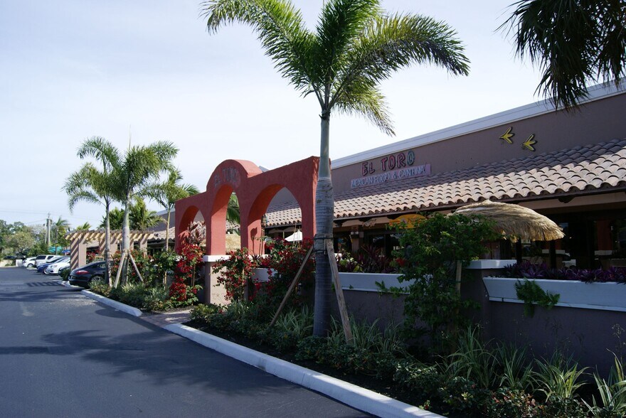 1638 SE Federal Hwy, Stuart, FL à louer - Photo de l’immeuble – Image 2 sur 41