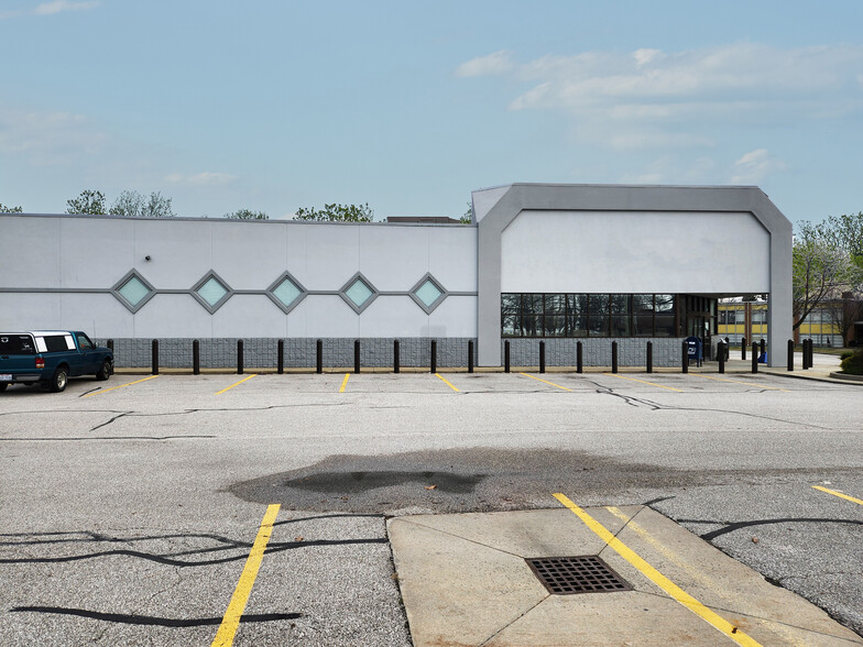 30500 Lake Shore Blvd, Willowick, OH à louer - Photo de l’immeuble – Image 3 sur 6