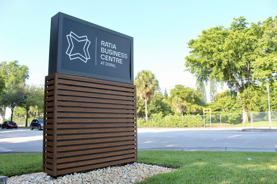 4001 NW 97th Ave, Doral, FL à louer - Photo de l’immeuble – Image 3 sur 21