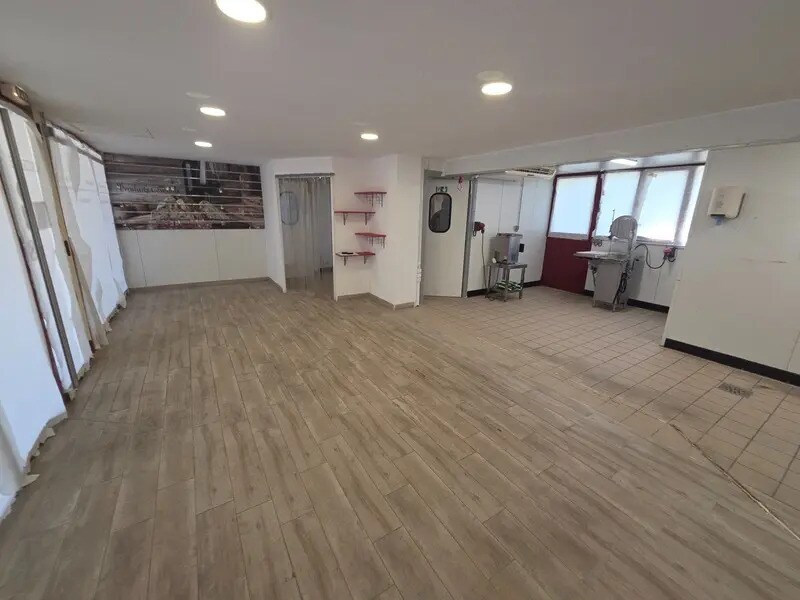 Local commercial dans Méjannes-le-Clap à vendre Photo de l’immeuble– Image 1 sur 28