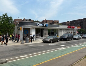 10417 Queens Blvd, Forest Hills, NY à louer Photo de l’immeuble– Image 1 sur 3