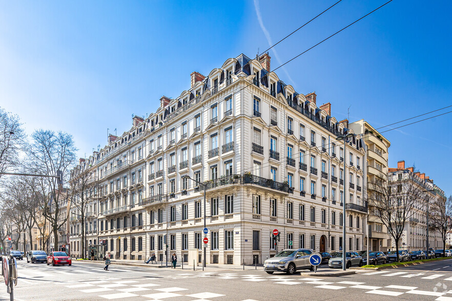 Immeuble residentiel dans Lyon à vendre - Photo principale – Image 1 sur 2