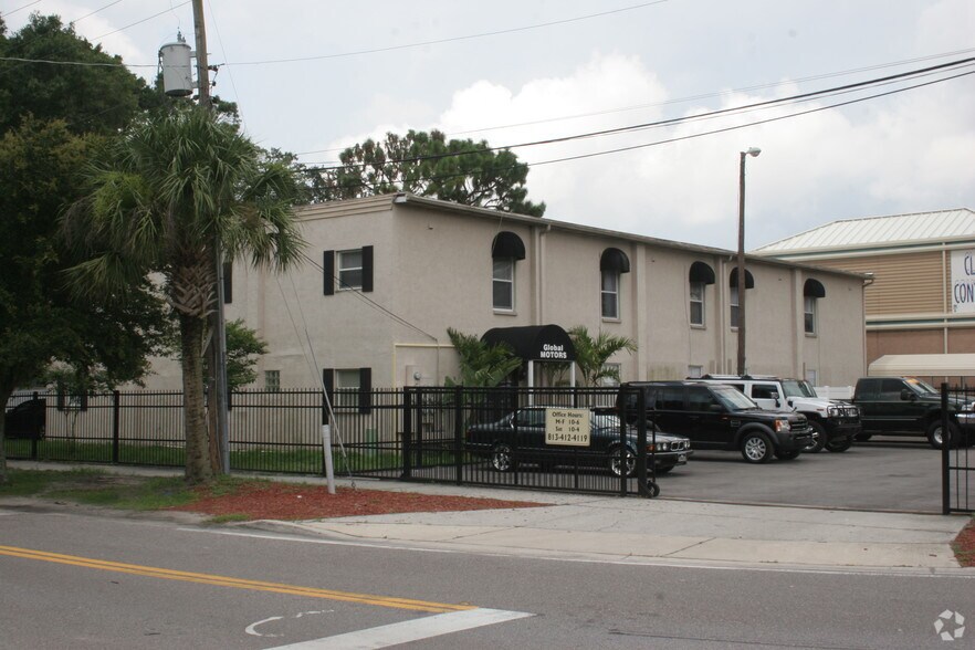 5320 Mendenhall Dr, Tampa, FL à vendre - Photo de l’immeuble – Image 3 sur 5