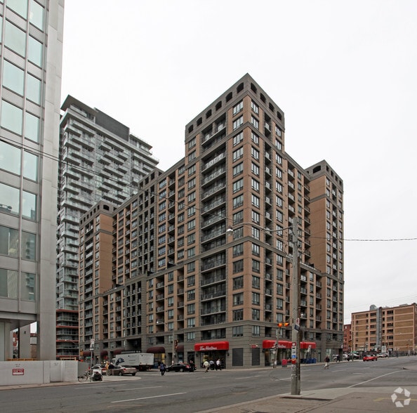 140 Simcoe St, Toronto, ON à louer - Photo principale – Image 1 sur 5