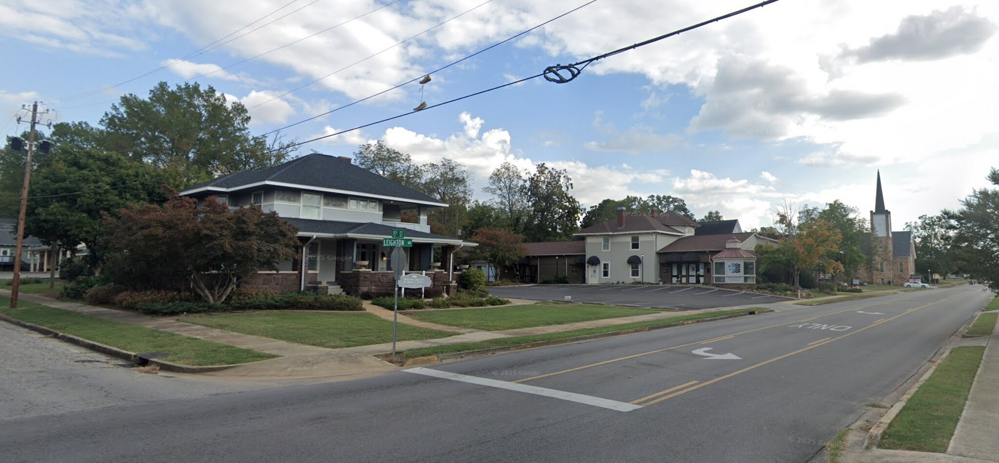 1419 Leighton Ave, Anniston, AL à louer Photo de l’immeuble– Image 1 sur 2