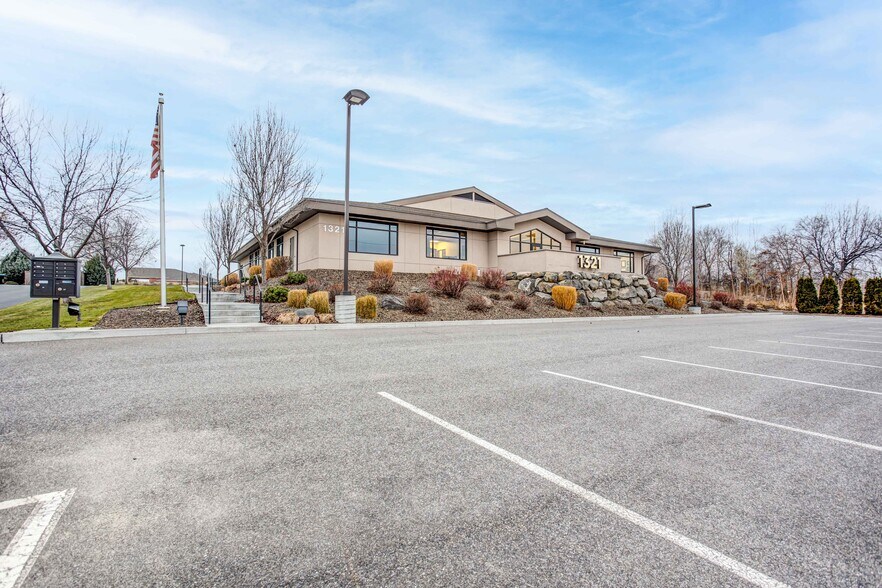 1321 Columbia Park Trl, Richland, WA à louer - Photo de l’immeuble – Image 2 sur 5