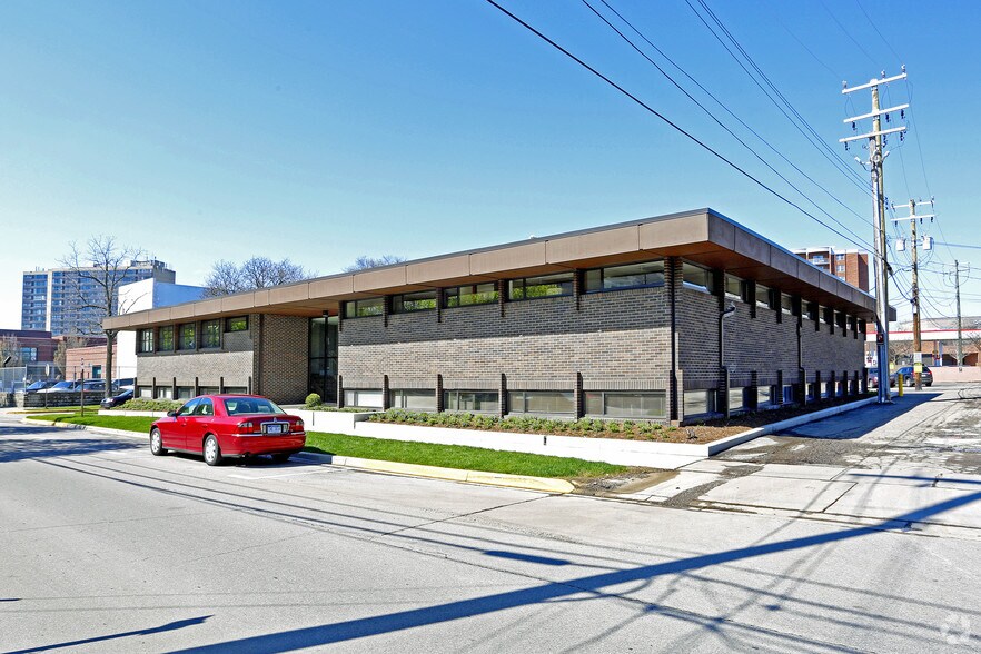 751 Chestnut St, Birmingham, MI à louer - Photo de l’immeuble – Image 3 sur 9