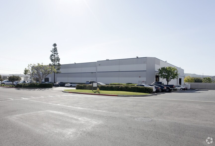 17990 E Ajax Cir, City of Industry, CA à louer - Photo de l’immeuble – Image 3 sur 4