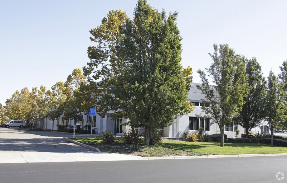 1813 Rutan Dr, Livermore, CA à louer - Photo de l’immeuble – Image 2 sur 3