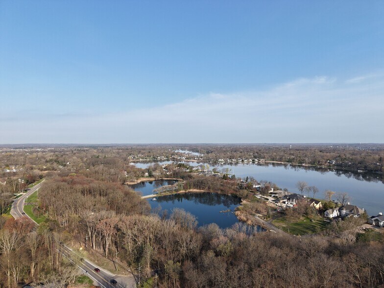 6100 Pontiac Trail, West Bloomfield, MI à vendre - Photo principale – Image 1 sur 6