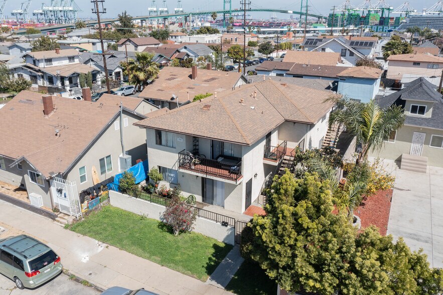 328 N Centre St, San Pedro, CA à vendre - Photo de l’immeuble – Image 3 sur 8