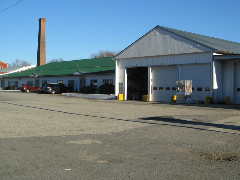 33 Elm St, Merrimack, NH à louer - Photo de l’immeuble – Image 1 sur 41