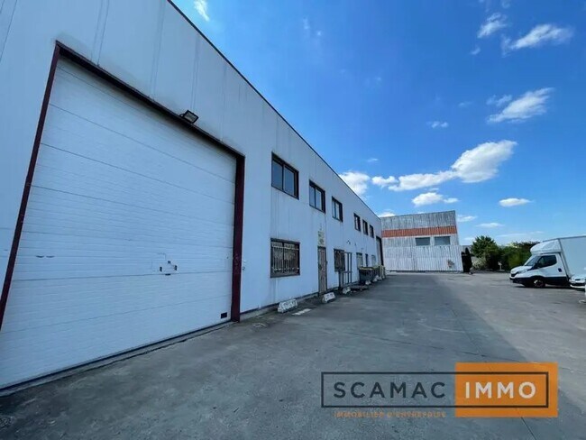 Plus de détails pour Local d'activités à louer