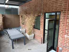 2558 Overland Ave, Los Angeles, CA à louer Photo intérieure– Image 1 sur 23