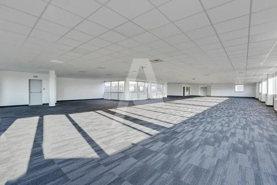 Local d’activités dans Les Ulis à louer - Photo de l’immeuble – Image 3 sur 4